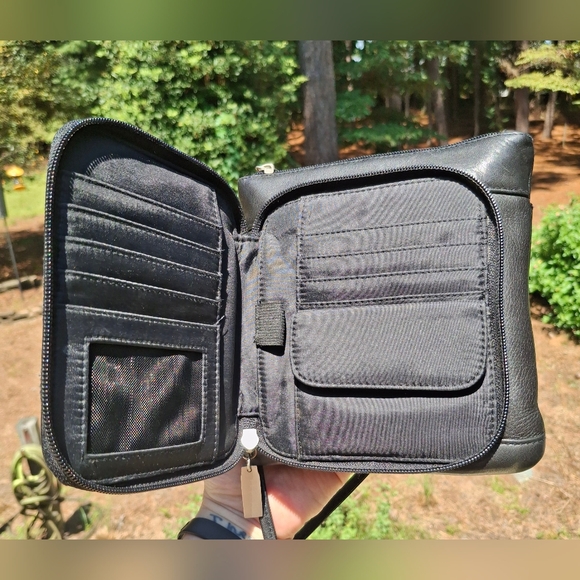 Vintage Hobo International Black Smooth Leather Small Crossbody Travel Bag - Picture 8 of 11